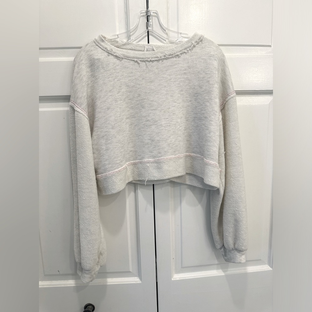 Elegant Gray Crew Neck Sweater